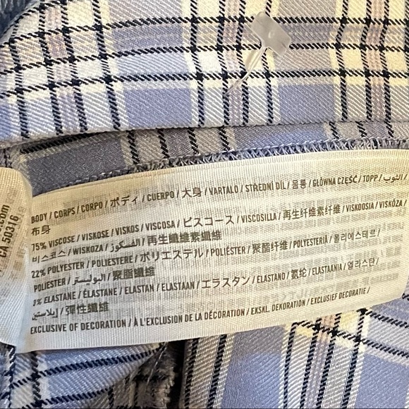 Hollister Mini Skirt - Picture 4 of 5